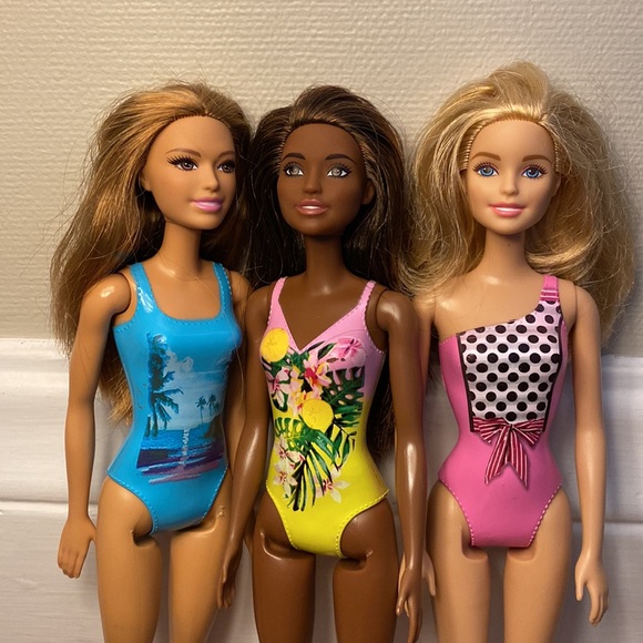 Beach Barbie in Pink - Picture 7 of 7